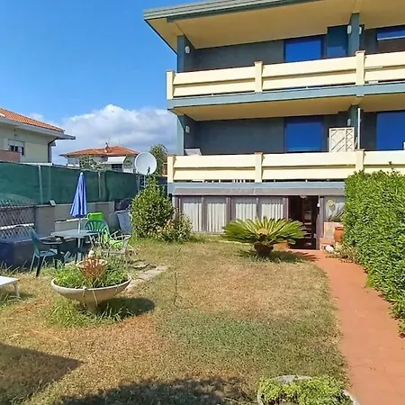 Casa Sul Mare * مارينا دي كارّارا